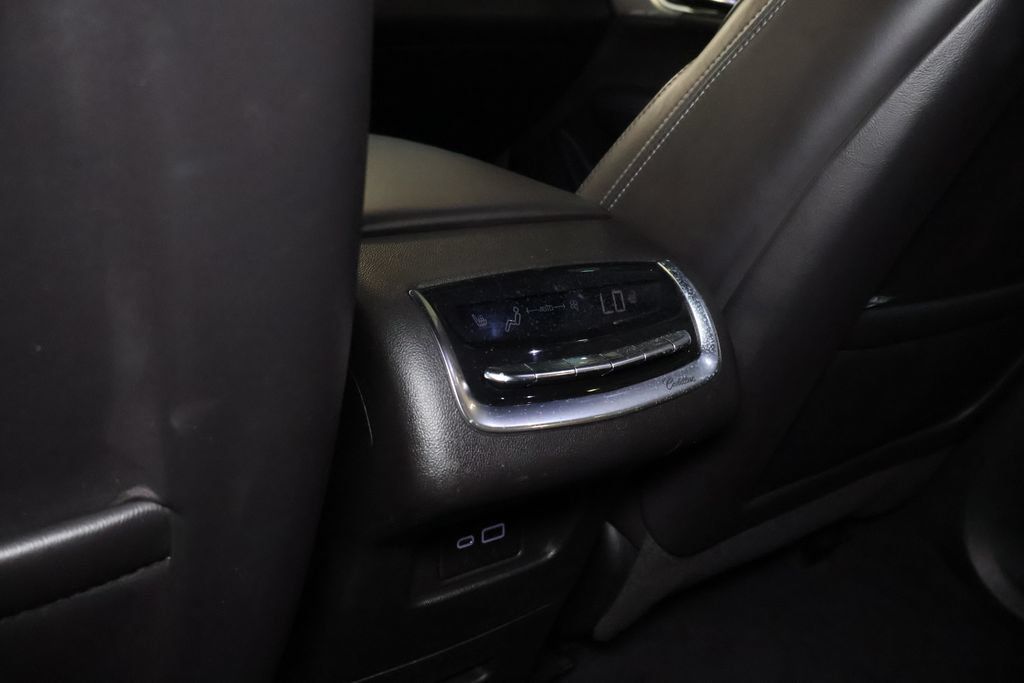 Used 2020 Cadillac XT6 Premium Luxury w/ Platinum Package AWD/4WD image 17