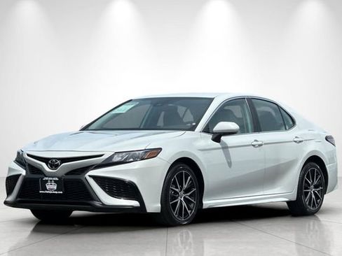Used 2024 Toyota Camry SE FWD image 8
