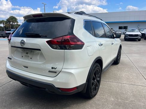 Used 2018 Nissan Rogue SV FWD image 4