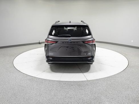 Used 2021 Toyota Sienna XSE FWD image 34