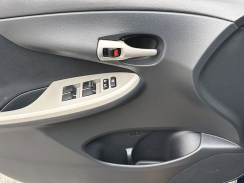 Used 2013 Toyota Corolla S image 18