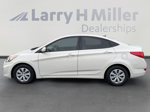 Used 2017 Hyundai Accent SE FWD image 2