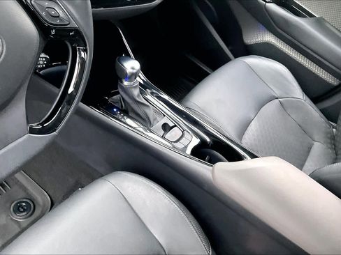 Used 2022 Toyota C-HR Limited image 19