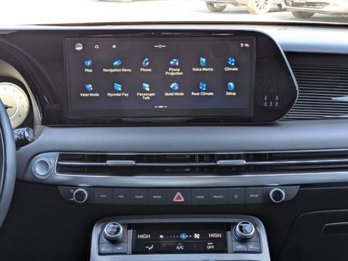 Used 2023 Hyundai Palisade Calligraphy w/ Winter Package image 20