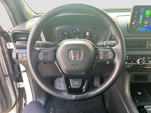 Used 2025 Honda Pilot Black Edition image 11