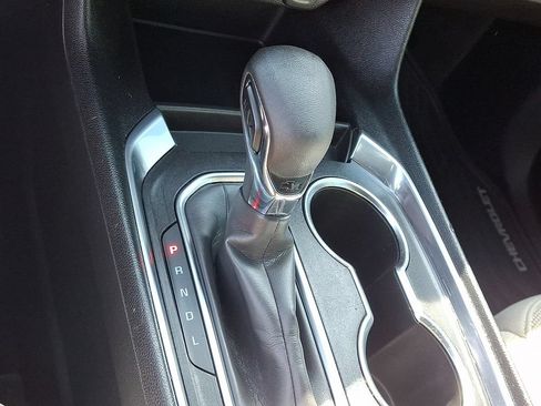 Used 2022 Chevrolet Traverse LS FWD image 22