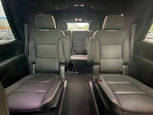 Used 2023 Chevrolet Tahoe Premier AWD/4WD image 36