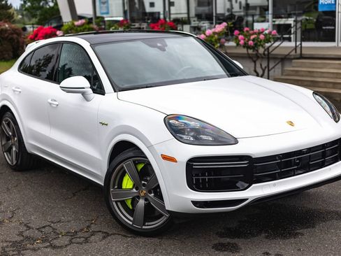 Used 2023 Porsche Cayenne Turbo S AWD/4WD image 2