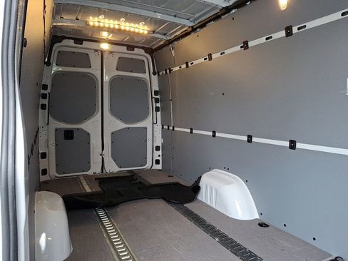Used 2025 Mercedes-Benz Sprinter 2500 image 10