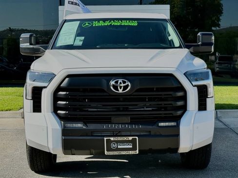 Used 2022 Toyota Tundra SR5 w/ SR5 Convenience Package AWD/4WD image 5