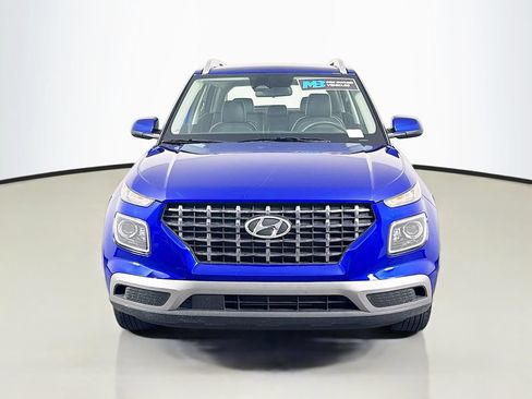 Used 2025 Hyundai Venue Limited FWD image 2
