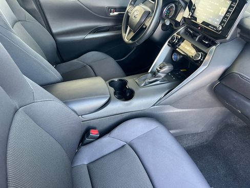 Used 2021 Toyota Venza LE w/ Carpet Mat Package (TMS) AWD/4WD image 15