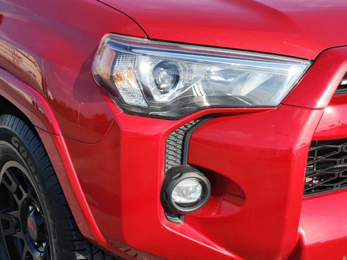 Used 2022 Toyota 4Runner SR5 Premium w/ Moonroof Package RWD image 10