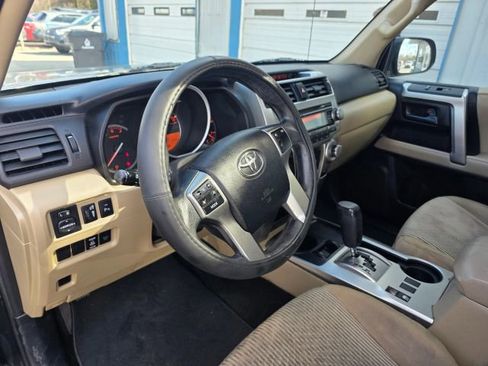 Used 2011 Toyota 4Runner SR5 w/ Convenience Pkg image 13