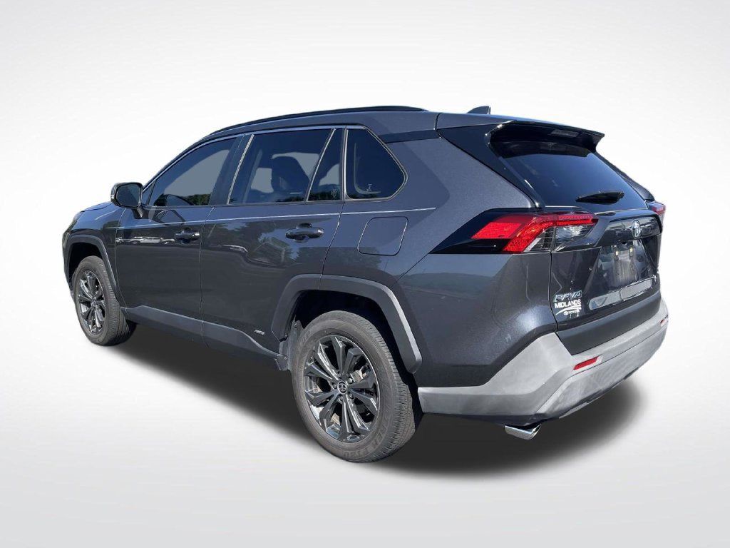 Used 2025 Toyota RAV4 XLE Premium w/ Weather Package AWD/4WD image 4