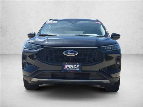 Used 2025 Ford Escape Platinum AWD/4WD image 2