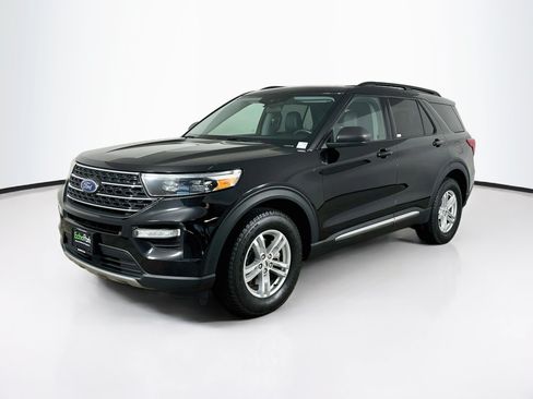 Used 2022 Ford Explorer XLT w/ Equipment Group 202A AWD/4WD image 3