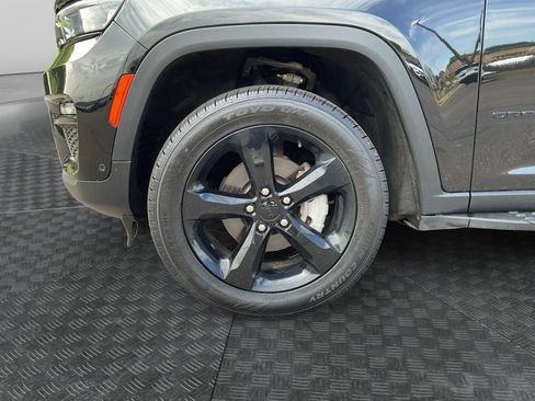 Used 2024 Jeep Grand Cherokee Limited w/ Luxury Tech Group II AWD/4WD image 14