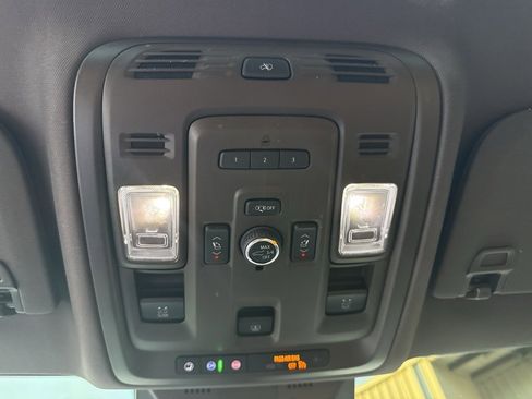 Used 2022 Cadillac Escalade Premium Luxury image 25