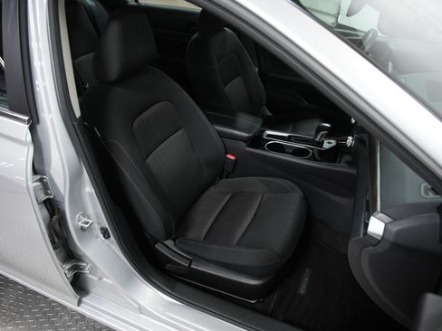 Used 2024 Nissan Altima 2.5 SV image 18