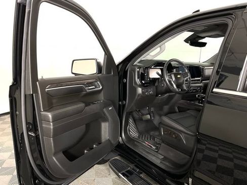 Used 2023 Chevrolet Silverado 1500 LTZ AWD/4WD image 28
