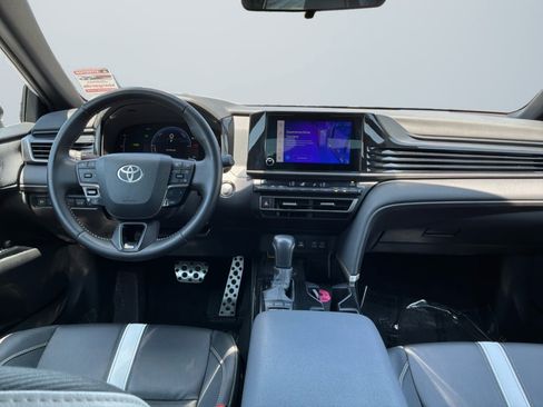 Used 2025 Toyota Camry SE FWD image 10