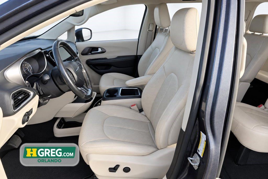 Used 2021 Chrysler Pacifica Touring-L FWD image 10