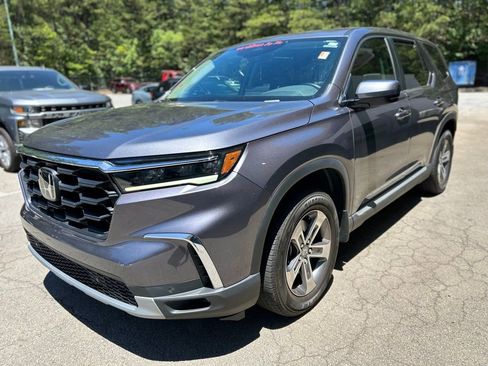 Used 2025 Honda Pilot EX-L image 3