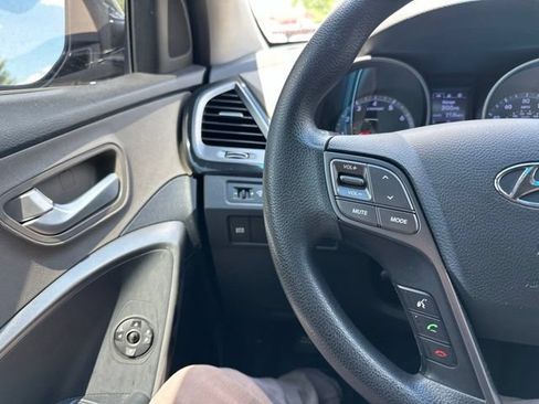 Used 2016 Hyundai Santa Fe SE FWD image 39