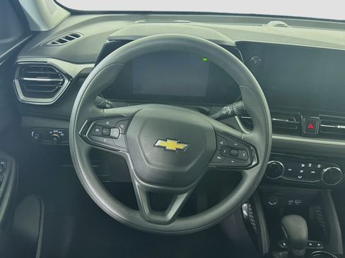 Used 2025 Chevrolet TrailBlazer LT FWD image 17