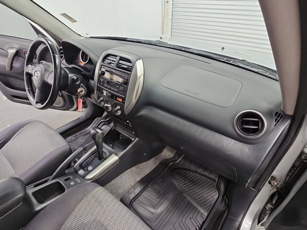 Used 2005 Toyota RAV4 2WD w/ "L" Pkg image 32