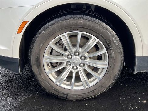 Used 2018 Cadillac XT5 Luxury w/ Driver Awareness Package image 9