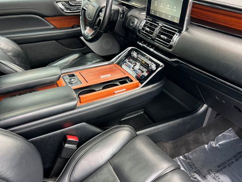Used 2019 Lincoln Navigator L Reserve image 17