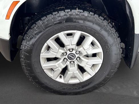 Used 2022 Nissan Frontier SV w/ Technology Package image 11