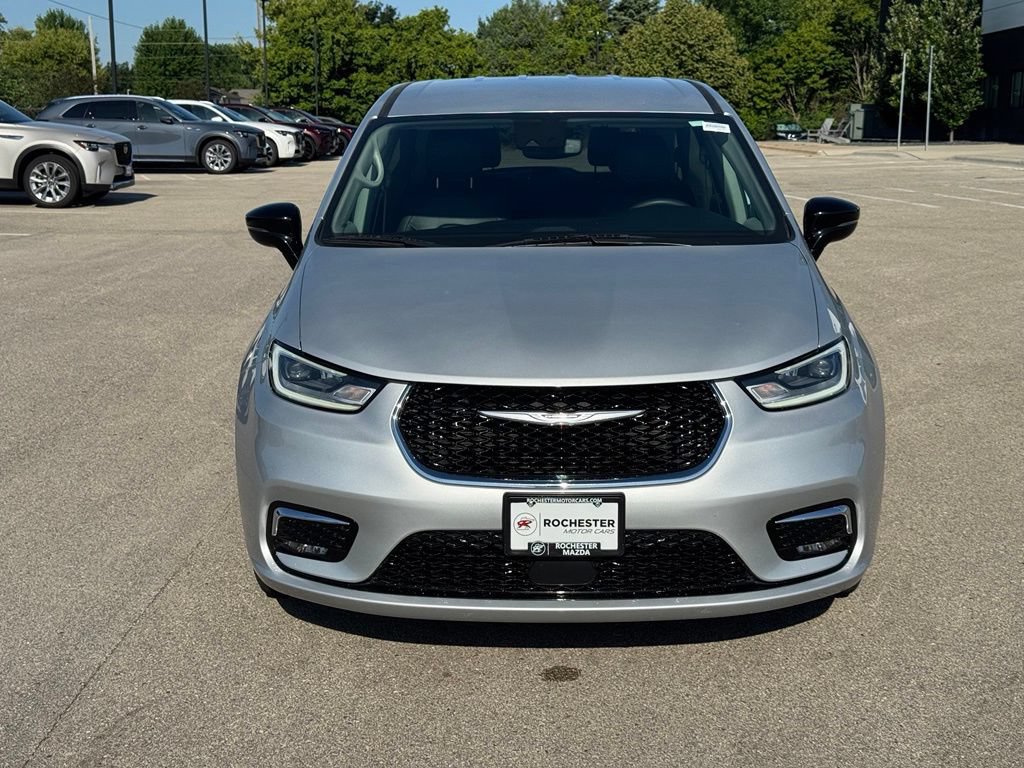 Used 2024 Chrysler Pacifica Touring-L FWD image 32