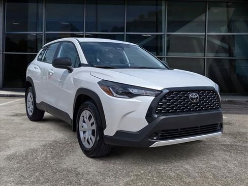 Used 2024 Toyota Corolla Cross L image 2
