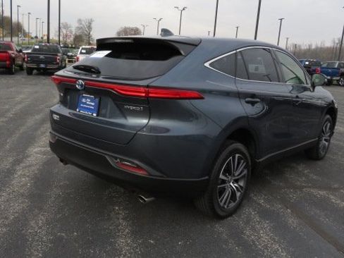 Used 2022 Toyota Venza LE image 7