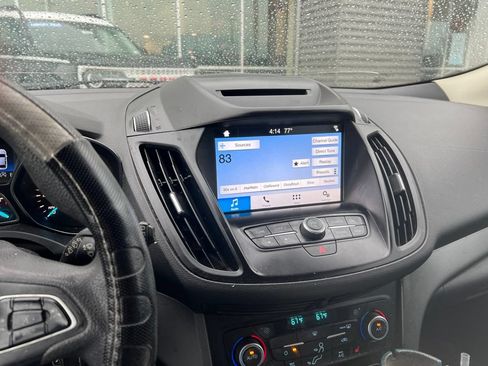 Used 2018 Ford Escape SE w/ SE Sync 3 Package FWD image 9