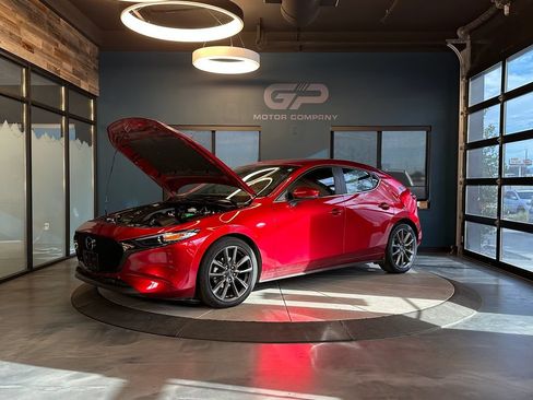 Used 2019 MAZDA MAZDA3 Hatchback w/ Preferred Package FWD image 24