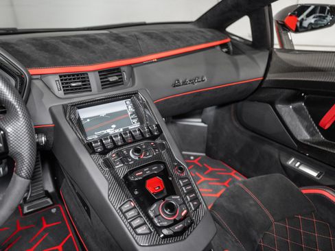 Used 2021 Lamborghini Aventador SVJ AWD/4WD image 31