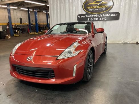 Used 2016 Nissan 370Z Roadster RWD image 3