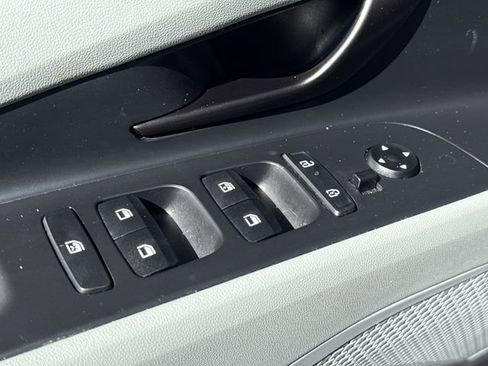 Used 2024 Hyundai Elantra Limited image 22