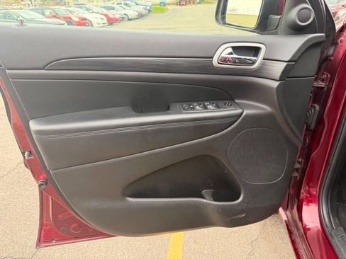 Used 2020 Jeep Grand Cherokee Altitude AWD/4WD image 9