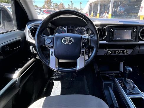 Used 2018 Toyota Tacoma SR5 RWD image 7