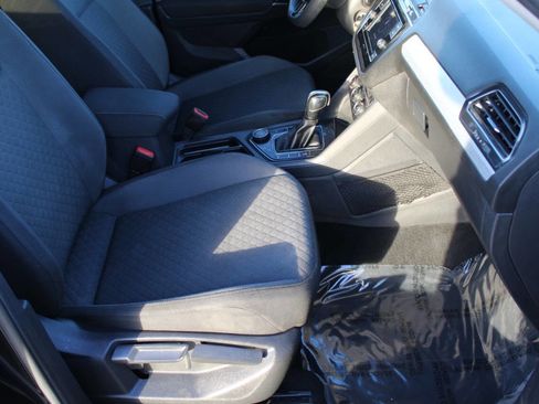 Used 2020 Volkswagen Tiguan S image 8