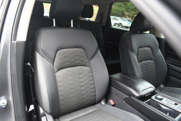 Used 2025 Nissan Pathfinder SV AWD/4WD image 26
