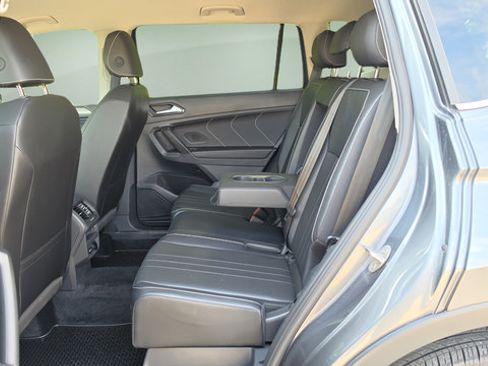 Used 2024 Volkswagen Tiguan SE AWD/4WD image 22