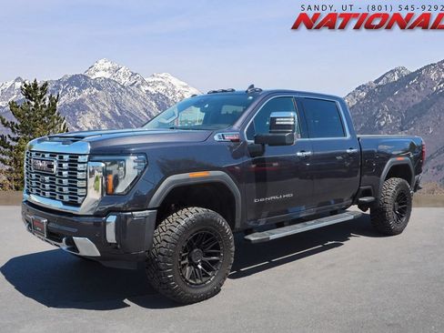Used 2024 GMC Sierra 2500 Denali w/ Denali Reserve Package AWD/4WD image 1