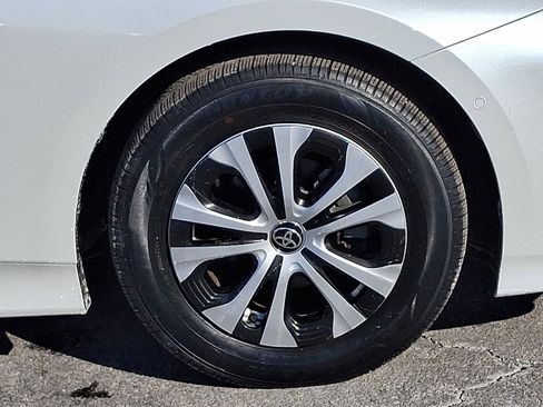 Used 2022 Toyota Prius XLE image 8