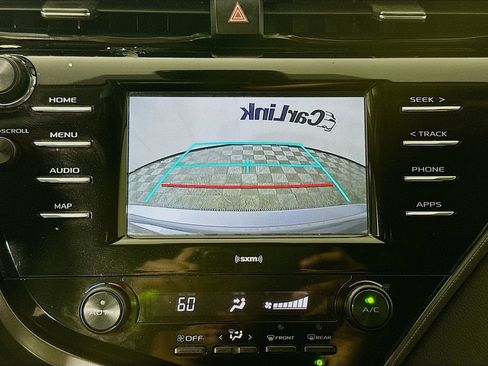 Used 2020 Toyota Camry SE image 15